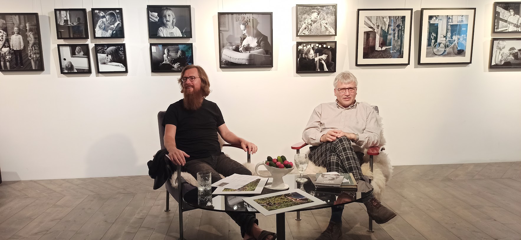 Artist Talk: Aivar Põldvee & Dmitri Kotjuh. Foto: Aija Sakova/Esna Galerii
