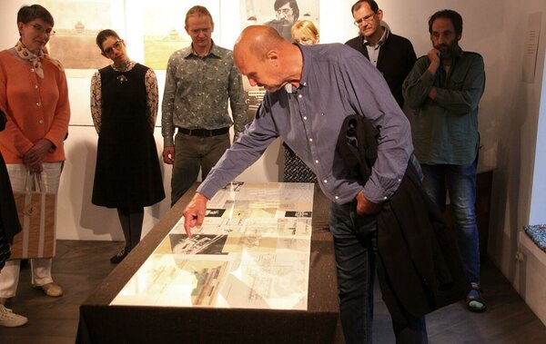 Matti Õunapuu selgitab Tallinna Olümpia Purjespordikeskuse lugu. Foto: Urmas Glase, Järva Teataja