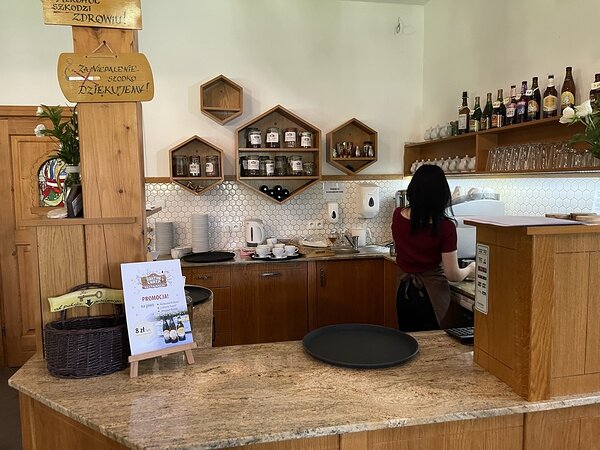 mesinduskeskuse kohvik Poolas