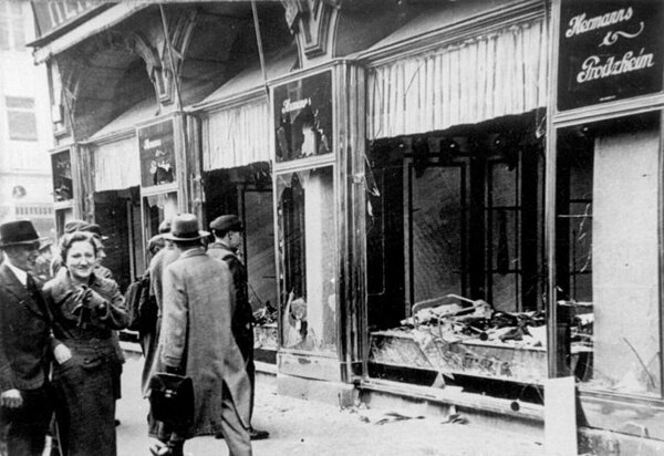 Vaade juutide kauplustele Magdeburgis pärast Kristallööd.