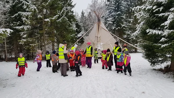Foto: Priit Adler. Puhta vee teemapargis ja Ubari Loodustarkuse Keskuses tähistati keskkonnahariduse päeva mitmekesiste tegevustega õues. 