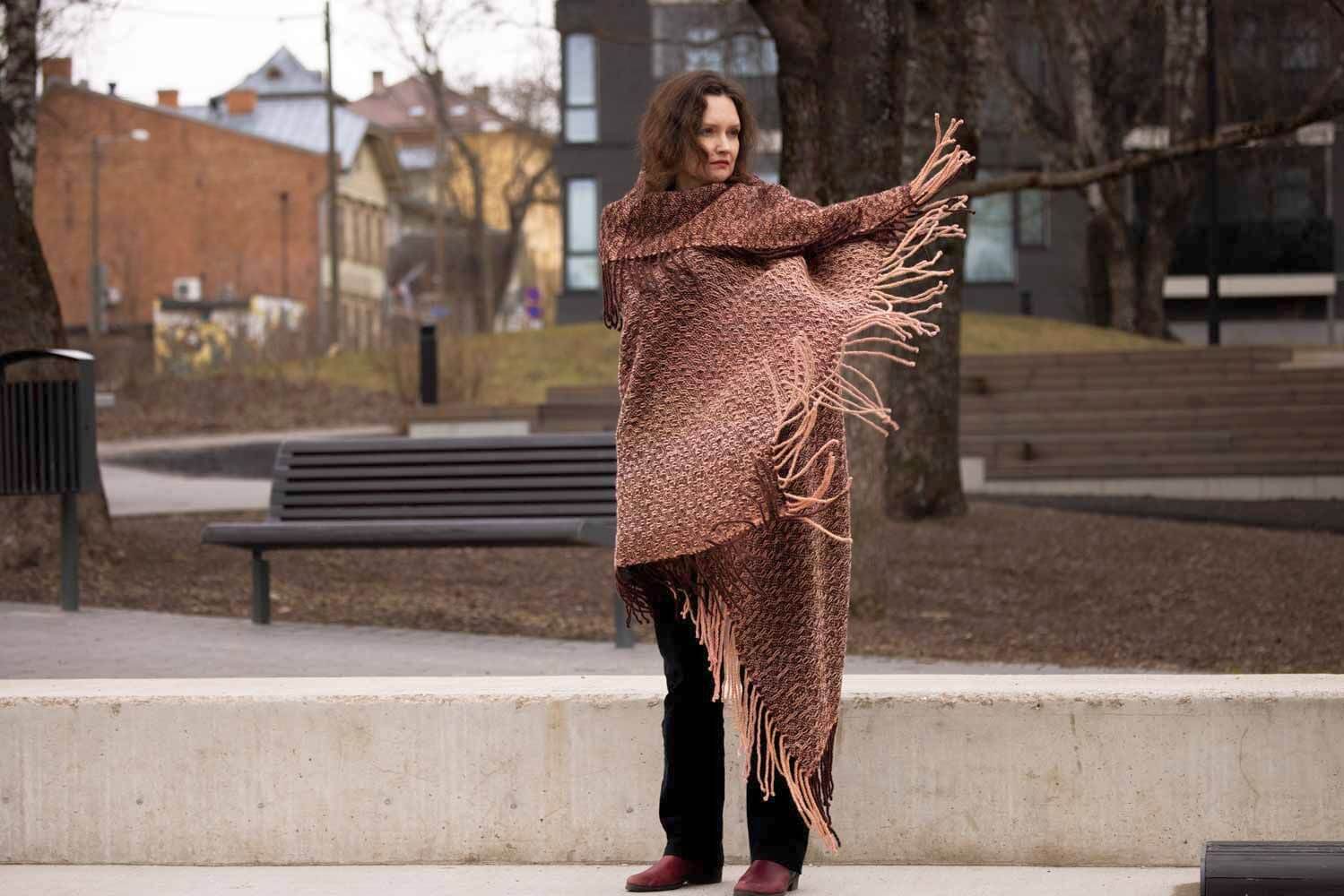 Terra Mama kangastelgedel kootud pleed "Käbikuningas"