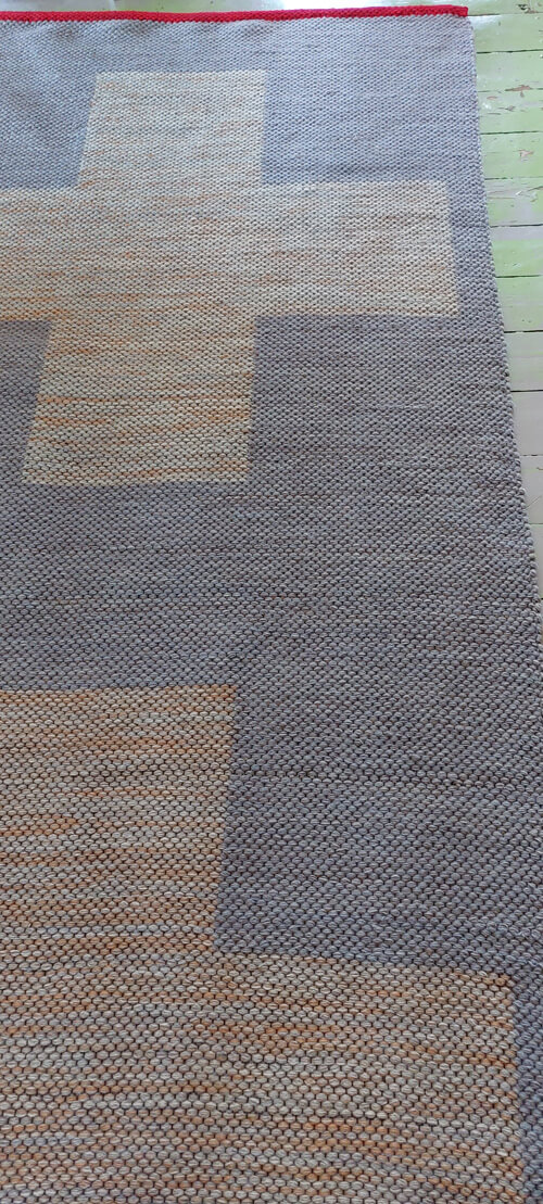 Terra Mama kangastelgedel kootud villane vaip " Õigete valikute rada"