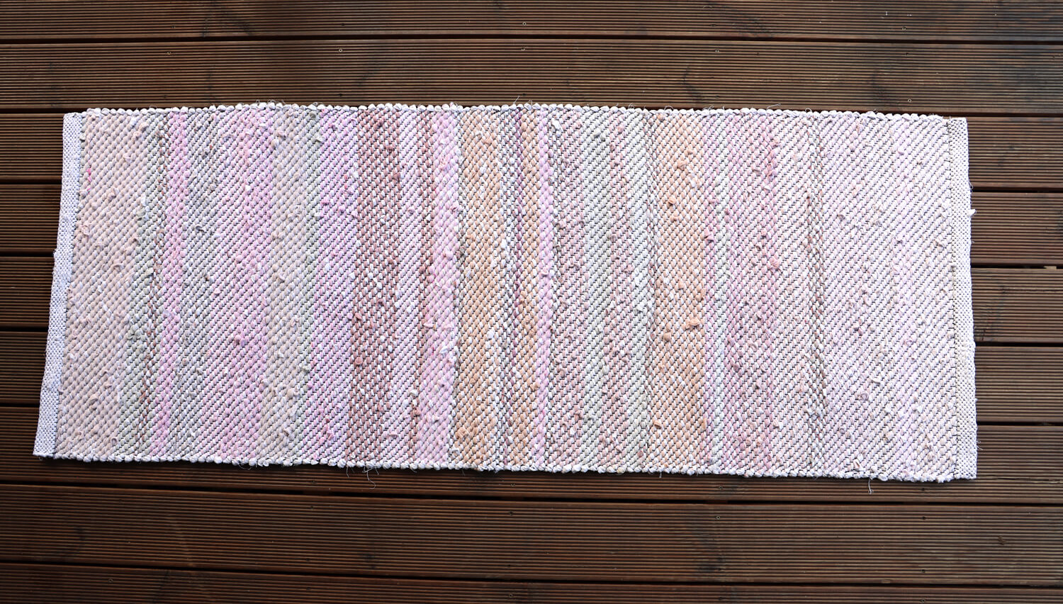 Terra Mama kangastelgedel kootud kaltsuvaip "Inglitiivul"