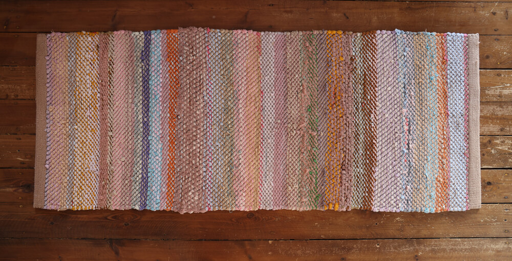 Terra Mama kangastelgedel kootud "Kesksuvine lillemesi, natuke lühem"