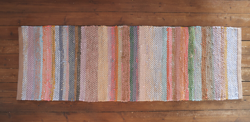 Terra Mama kangastelgedel kootud kaltsuvaip "Kesksuvine lillemesi"