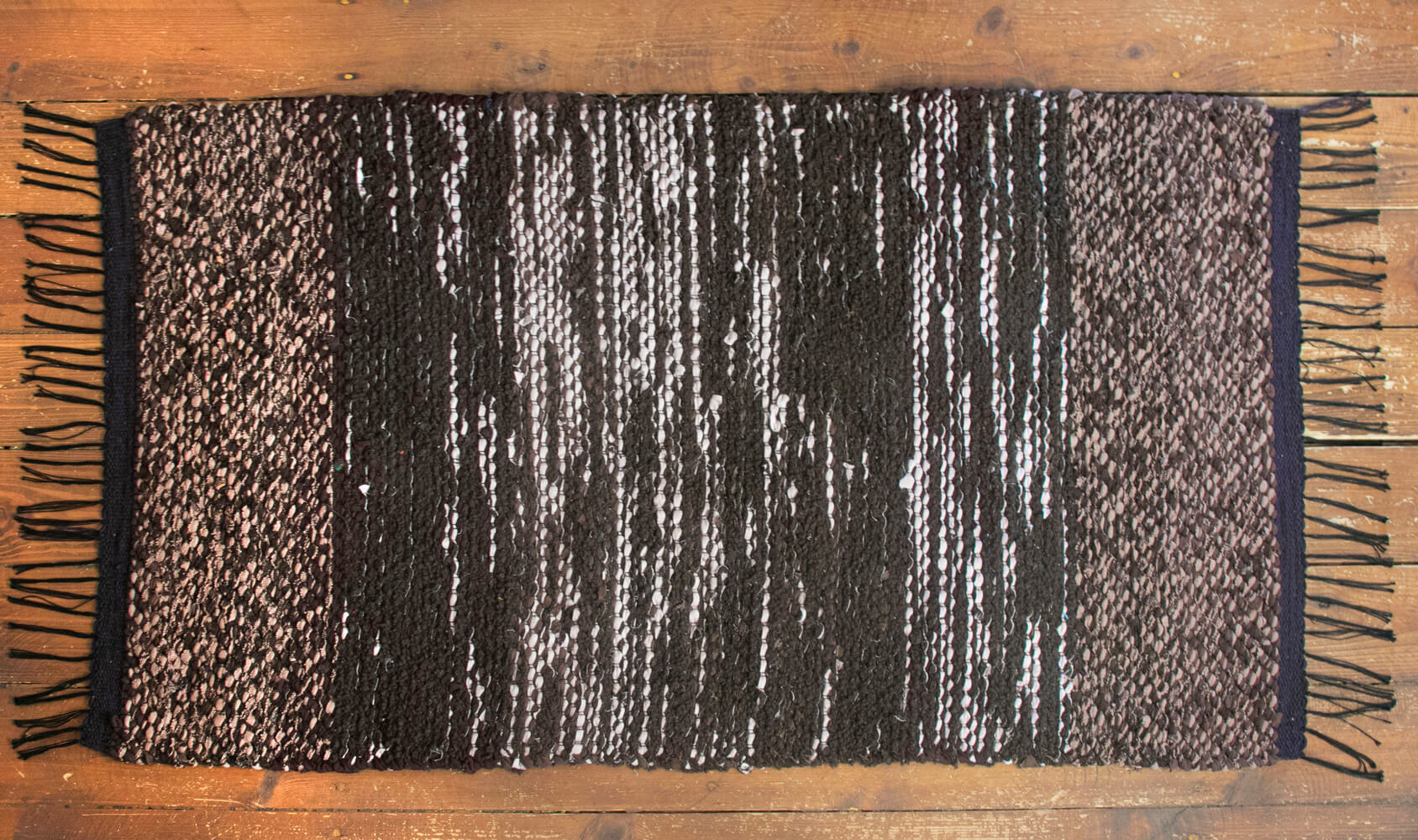 Terra Mama kangastelgedel kootud kaltsuvaip "Mõmmibeebi Põdra majas"