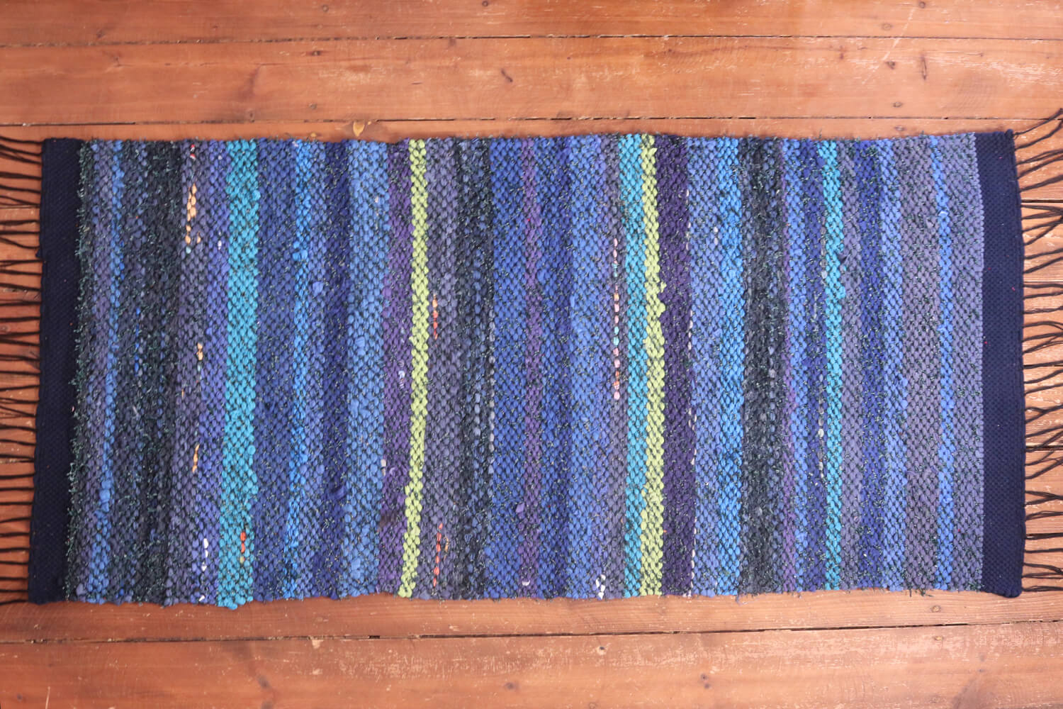 Terra Mama kangastelgedel kootud kaltsuvaip "Madalas meres"