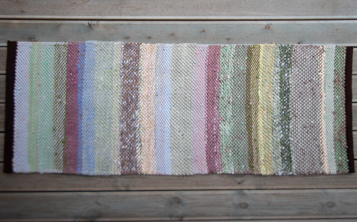 Terra Mama kangastelgedel kootud kaltsuvaip  "Peale jaanipäeva luhaheinamaal"