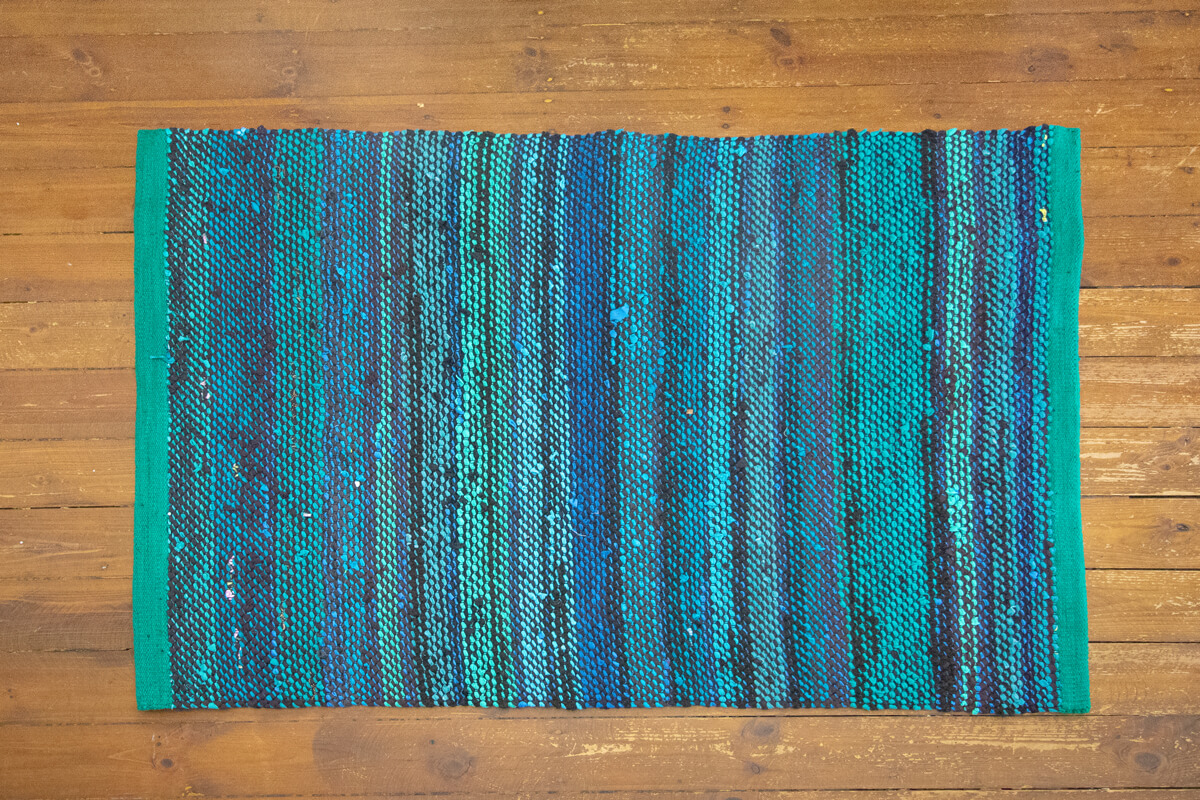 Terra Mama kangastelgedel kootud kaltsuvaip  "Vend vares & barbariss"