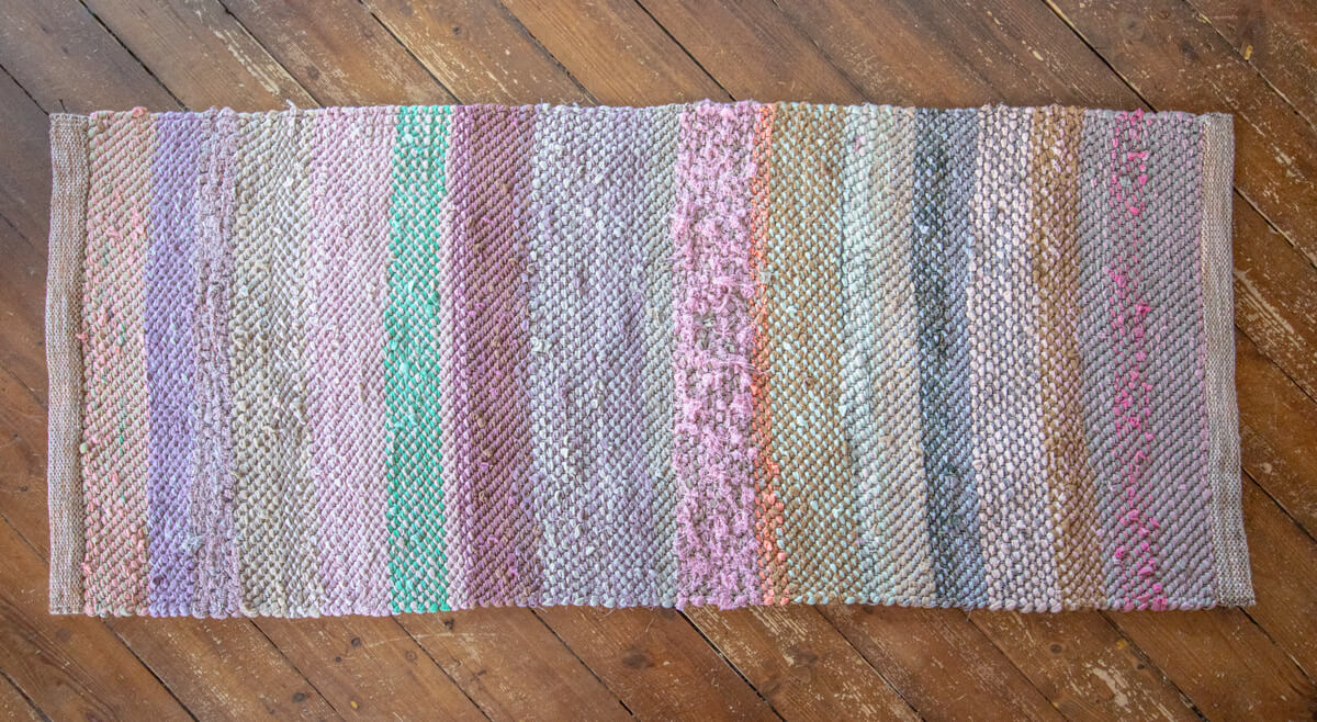 Terra Mama kangastelgedel kootud kaltsuvaip  "Tahaks juba maale"