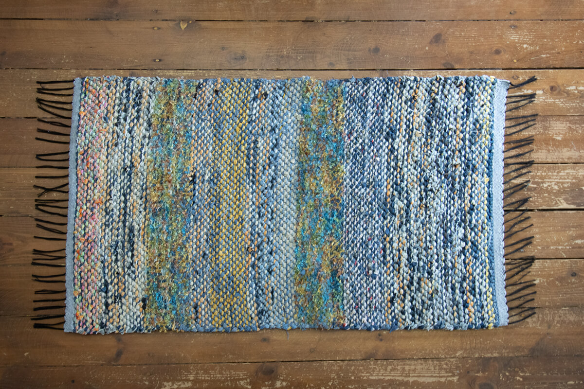 Terra Mama kangastelgedel kootud kaltsuvaip  "Tekspüksid&sibulakoored"