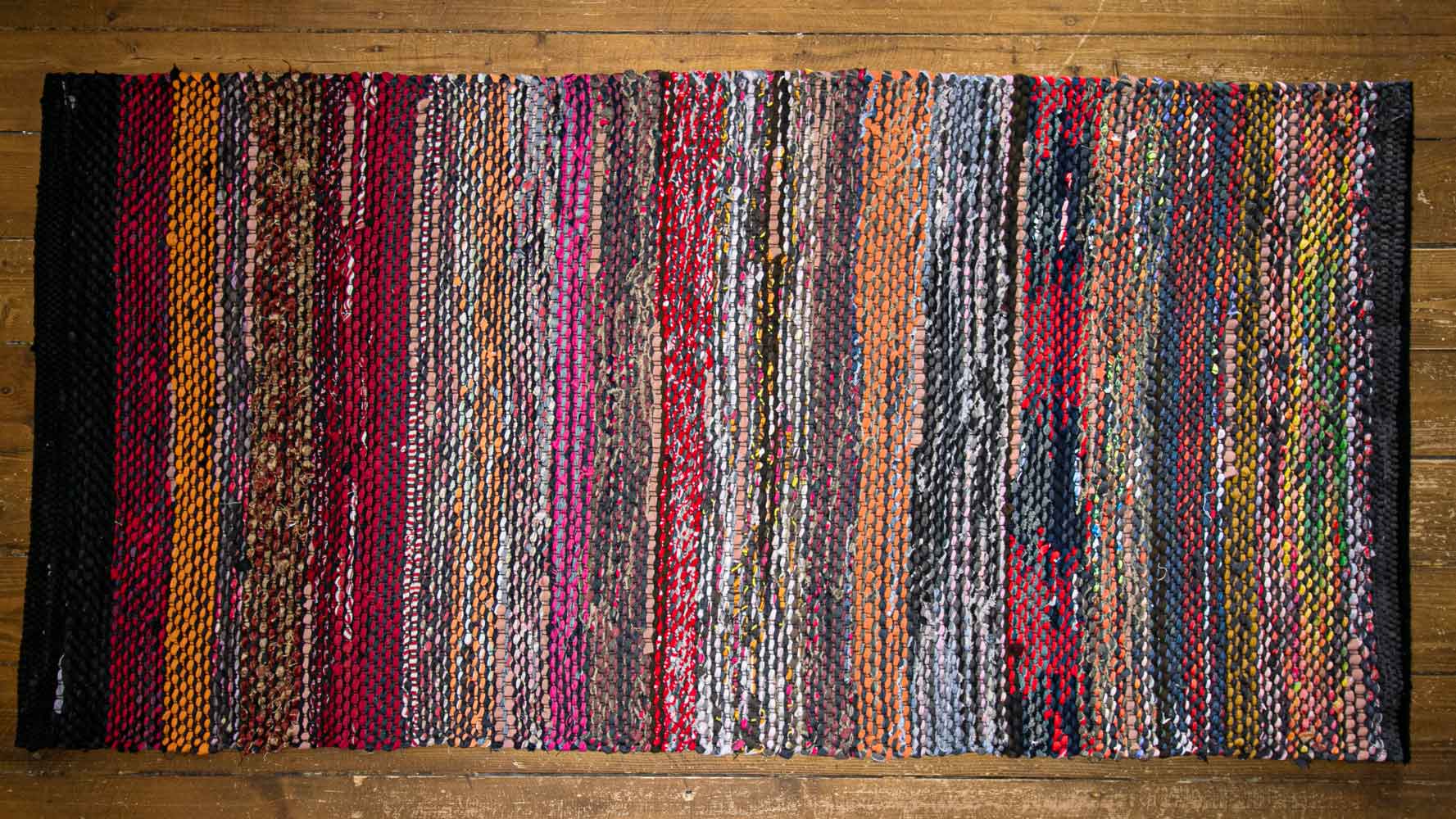 Terra Mama kangastelgedel kootud kaltsuvaip "Ülejõe Kuningriik"