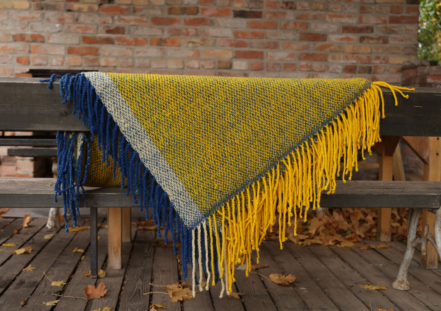 Terra Mama kangastelgedel kootud suur ja tõhus pleed "Emps vaata kuis lendan ma"