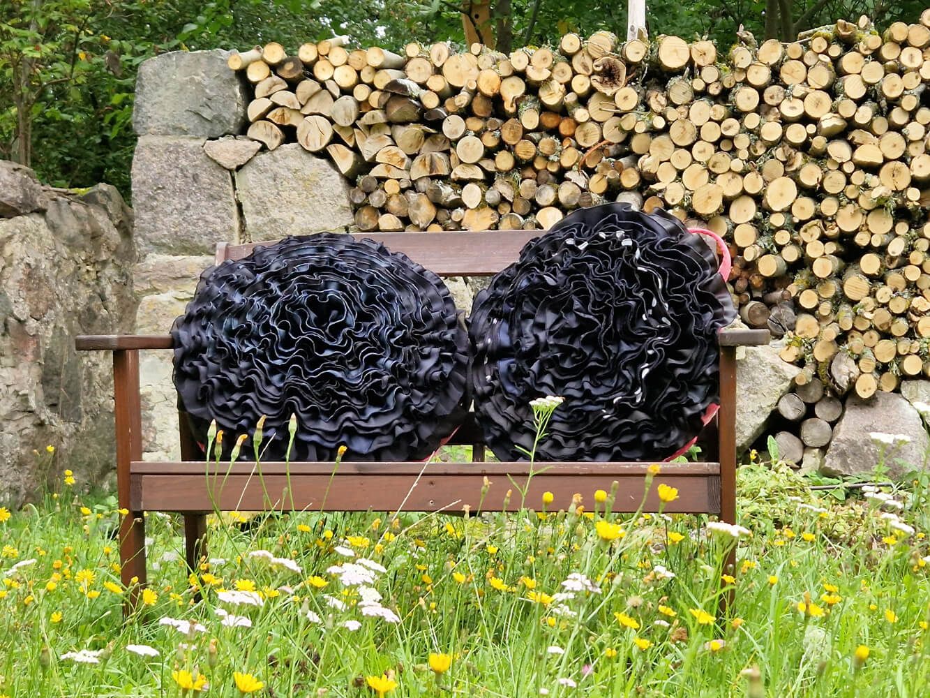 Terra Mama ümmargune volangidega dekoratiivpadi "Öö laps"