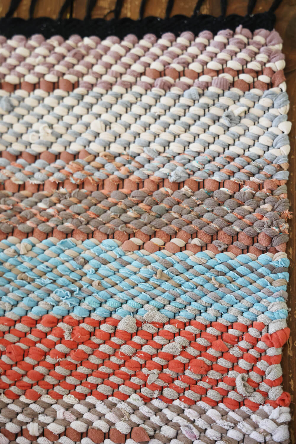 Terra Mama kangastelgedel kootud kaltsuvaip "Hommikvärske Kanjoni Roos (sinine)"