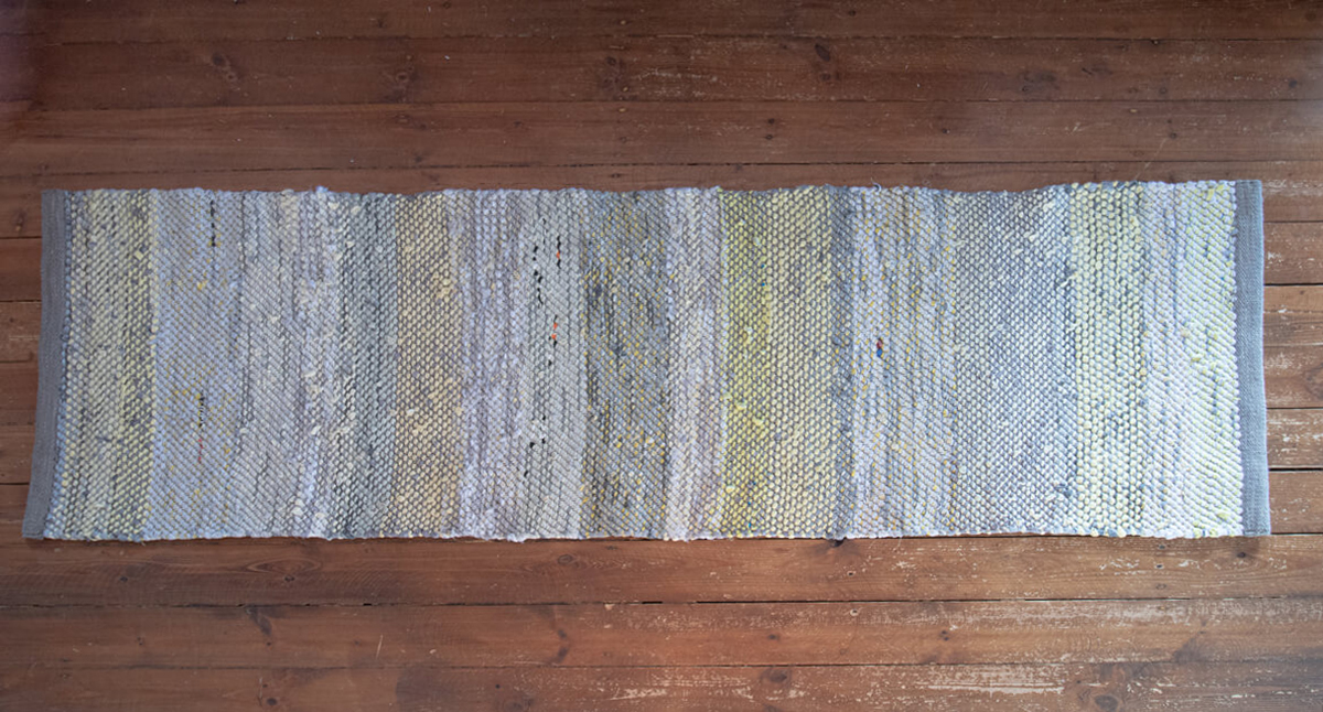 Terra Mama kangastelgedel kootud kaltsuvaip  "Kuu tagumine pool"