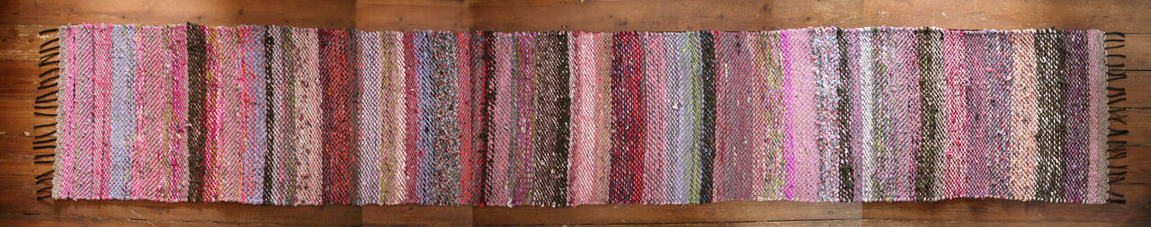 Terra Mama kangastelgedel kootud pikk kaltsuvaip