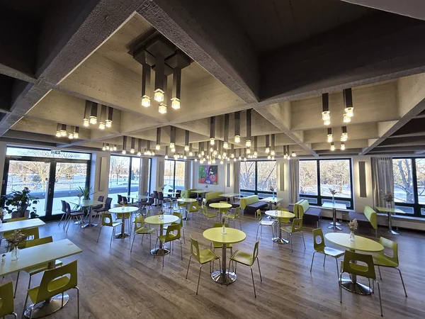 Eesti Maaülikooli peahoone kohviku saal