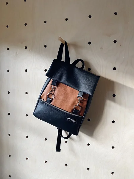 must/konjakipruun, M suurus