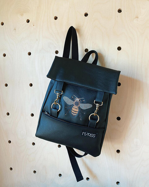 Must mesilasega, M suurus, messing