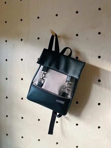 Must/hallikaslilla, S suurus, hõbedased kinnitused