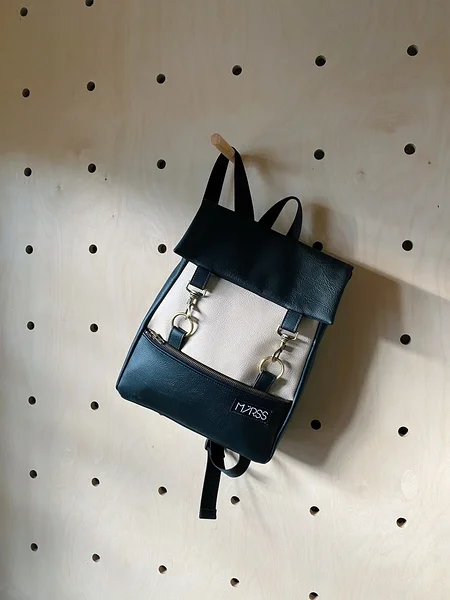 must/koorevalge, M suurus