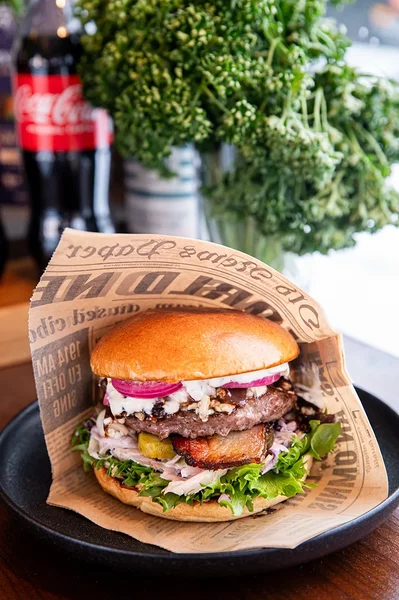 Minna Sinihallitusjuustuburger