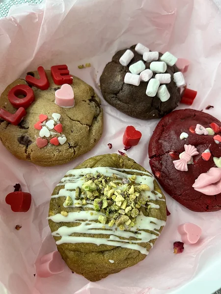 Sõbrapäeva küpsisekarp – Biscoff, pistaatsia, šokolaad ja red velvet