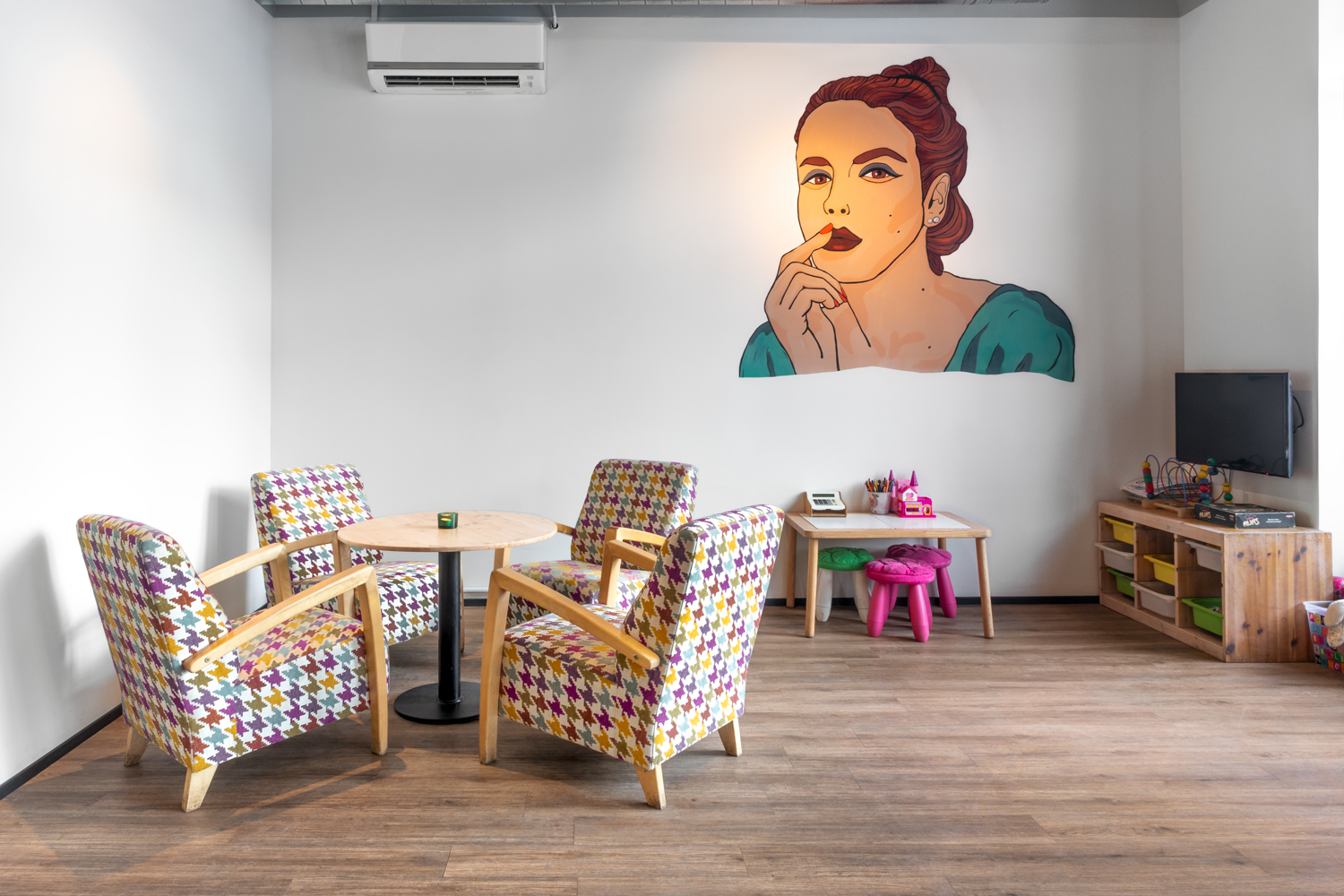 Reval Café, Telliskivi / Contract Upholstery OÜ