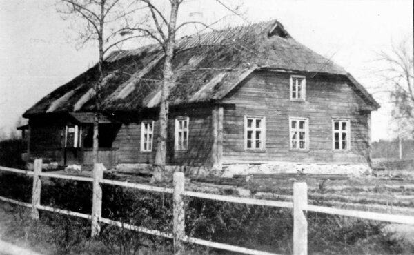 1879. aastal ehitatud teine koolimaja.