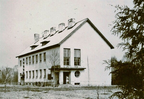Piilsi kolmas koolimaja 1950ndatel.