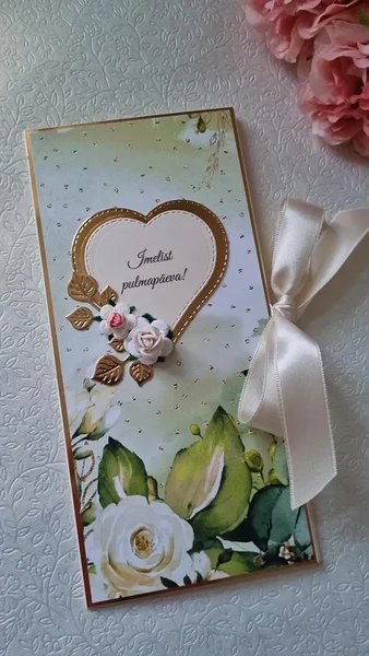 Rohelise disainpaberiga pulmakaart