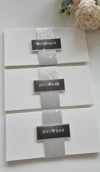 Valgest glitter paberist kinkekaart Browbar