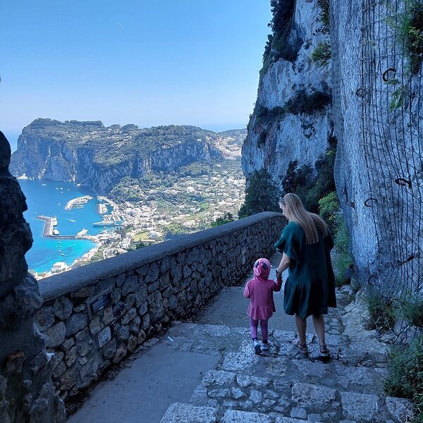 Kätlin ja Lara - Capri - ItaliaMia - Luminata