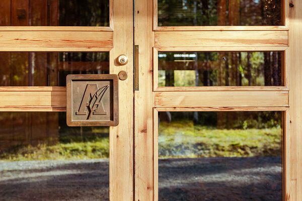The Main Lodge's doorhandle's are a beautiful remnant of Aamulehti's time.
