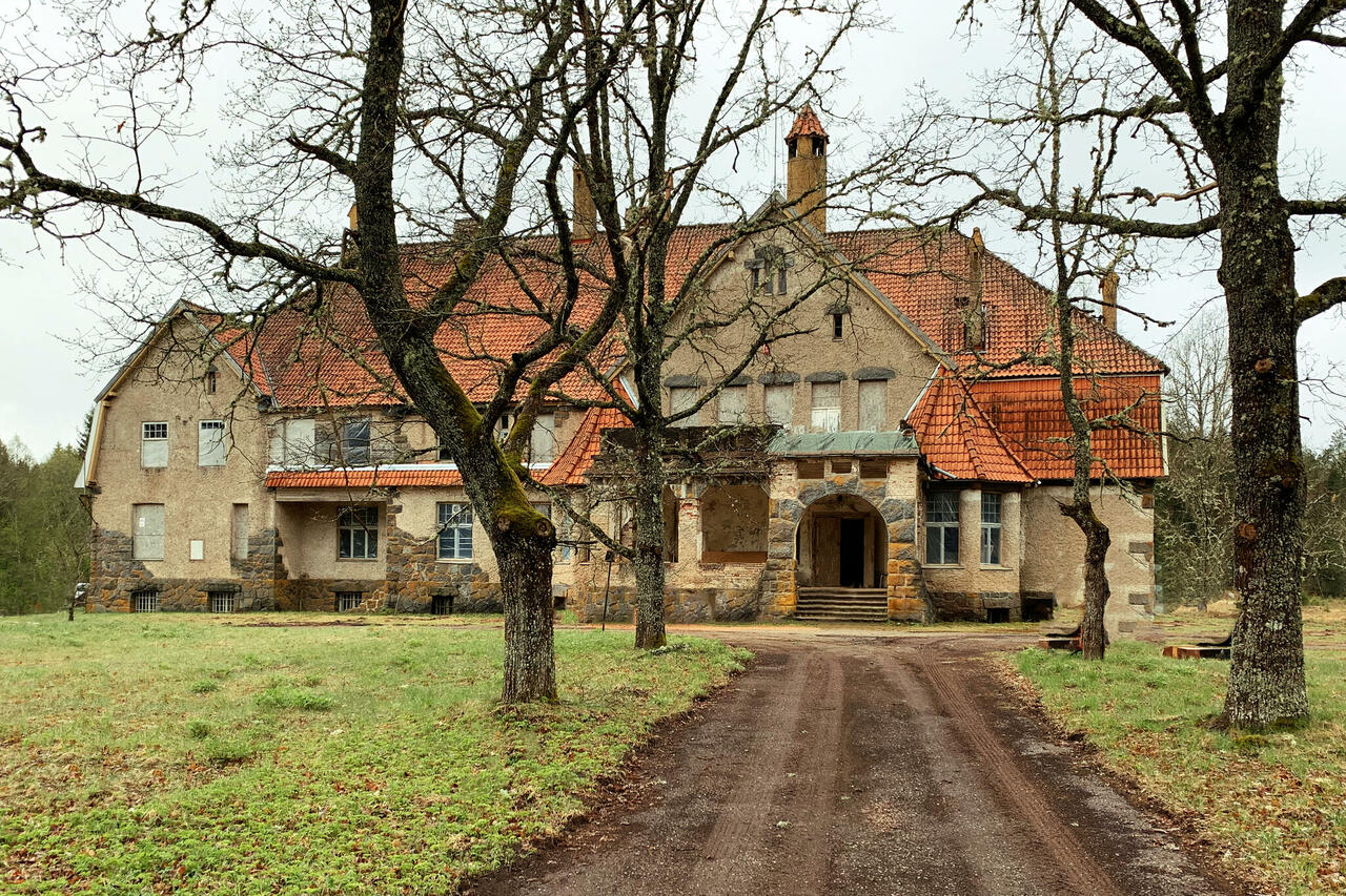 Holdre Manor under renovation, 2021