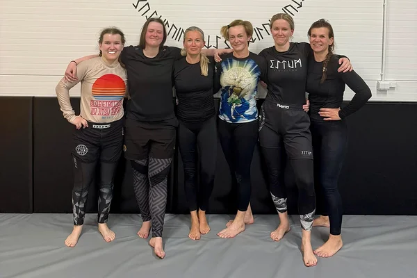 NAISTE BJJ TREENINGUD