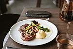 Beef Entrecôte with Potato Cream and Truffle Cheese Sauce (Photo: Laura Oro)
