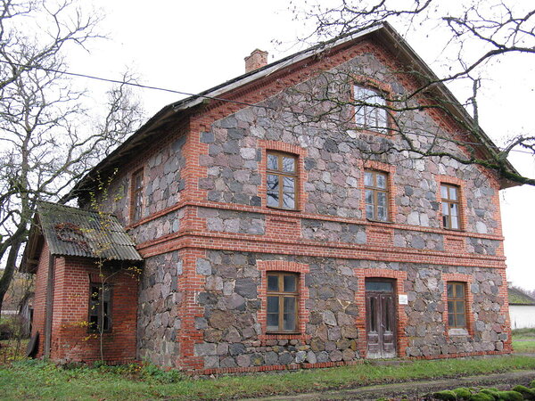 Kergu õigeusu kihelkonnakooli hoone ehitati 1876-1877 Riia arhitekt Robert August Pflug'i tüüpprojekti järgi. Allikas: Hanno Talving