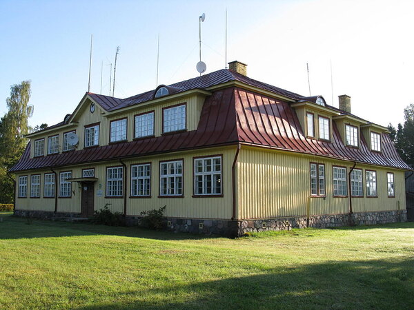 Saulepi algkooli hoone ehitati 1931-1932 koolimajade arhitektuurivõistlusel auhinnatud Eesti Põllumeeste Keskseltsi Ehitustalituse kavandi „Valgus II“ järgi. Allikas: Hanno Talving