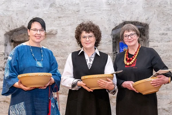 Pärandihoidjad 2025. Paremalt: Maret Tamjärv, Made Uus ja Kairi Güsson. Foto: Eesti Rahvakunsti ja Käsitöö Liit