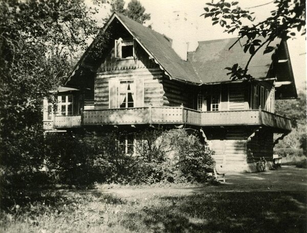 Rocca al Mare suvemõisa Šveitsi maja (1930-ndad). Vaade maja tagafassaadile. Allikas: EVM F 419:34