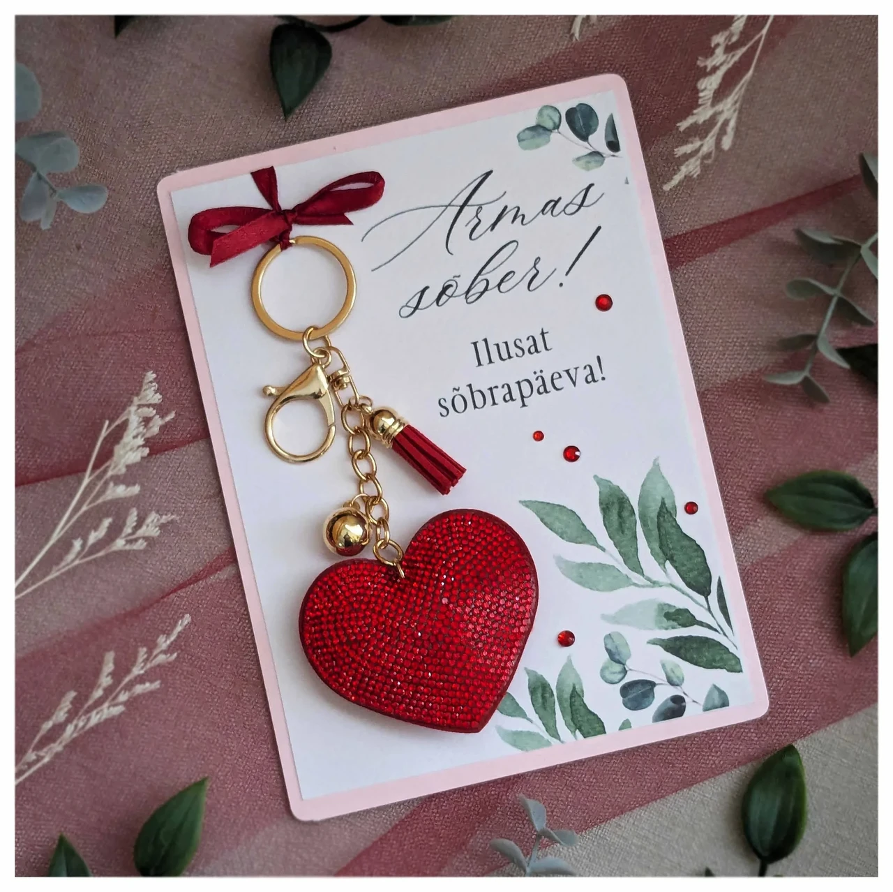 SÕBRAPÄEVA KINGITUS KARBIS-PUNASE SÜDAMEGA VÕTMEHOIDJA