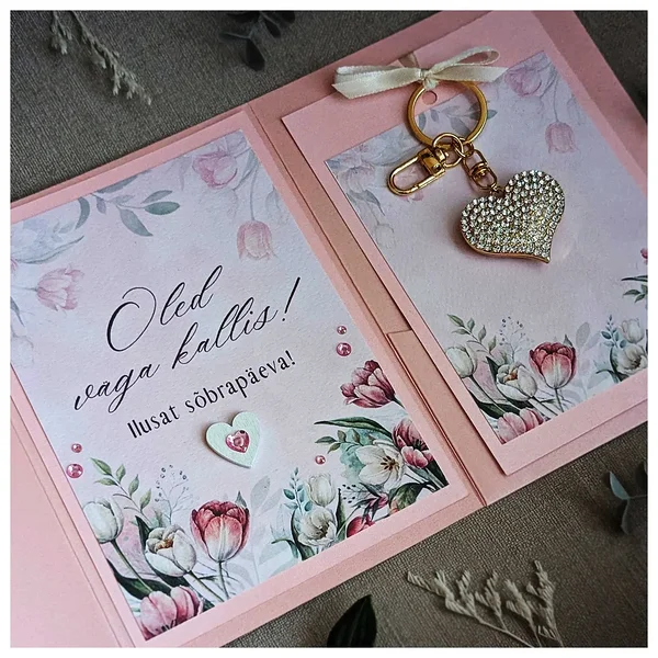 KINGITUSEGA SÕBRAPÄEVAKAART-SÜDAMEGA VÕTMEHOIDJA