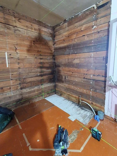 Niiskuskahjustus puitmaja seinas