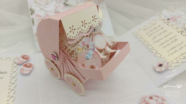 Plahvatav karp-kaart beebitüdrukule roosades toonides
