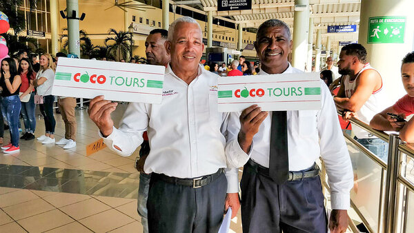 Ihr Cocotours Fahrer wartet auf Sie für den Transfer zum Kreuzfahrthafen La Romana