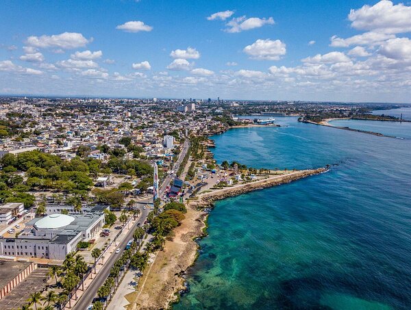 El malecón de Santo Domingo, capital de la Rep. Dominicana y solo uno de los muchos destinos donde Cocotours opera traslados y excursiones