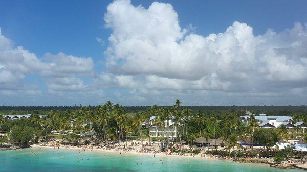 La playa que podrá disfrutar una vez llegue a Bayahibe en su traslado con Cocotours